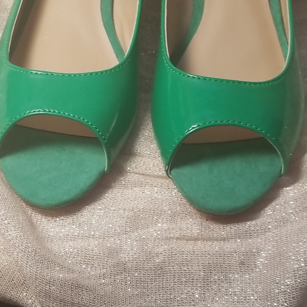 Signature by Shoe Dazzel Green Flats Size 6.5 - Picture 3 of 4
